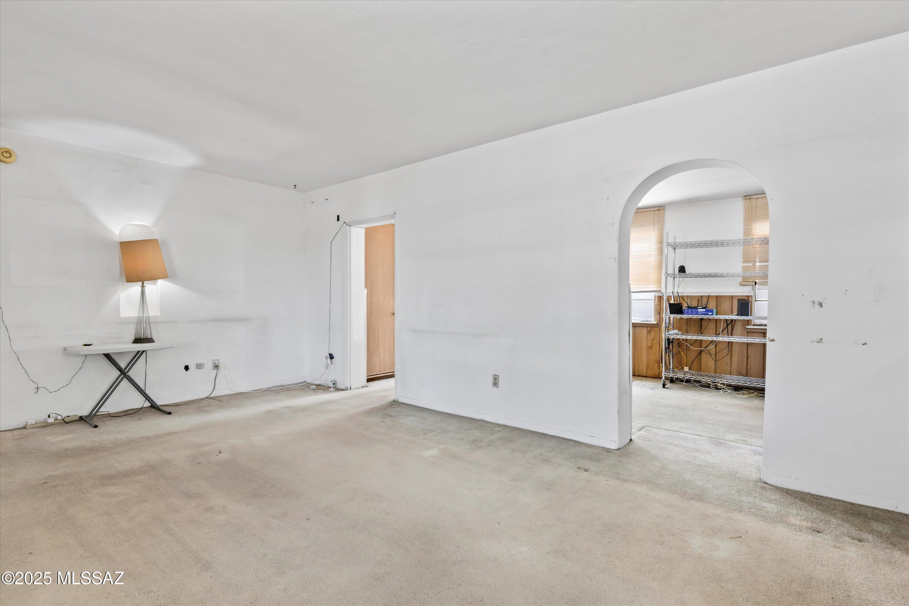 1710 N Louis Lane