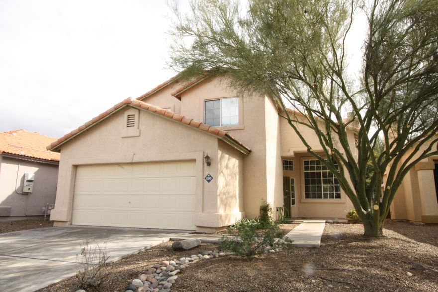 Convenient location minutes to shopping, restaurants, I-10 and more!
This 4bdr/3ba home features living room w/vaulted ceilings and fireplace, formal dining room, family room, kitchen w/new stainless steel appliances and bar seating.
You also have a bedroom and full bath downstairs!
Upstairs offers spacious Master bedroom w/esuite, walk-in closet and private patio, two bedrooms and hall bath.