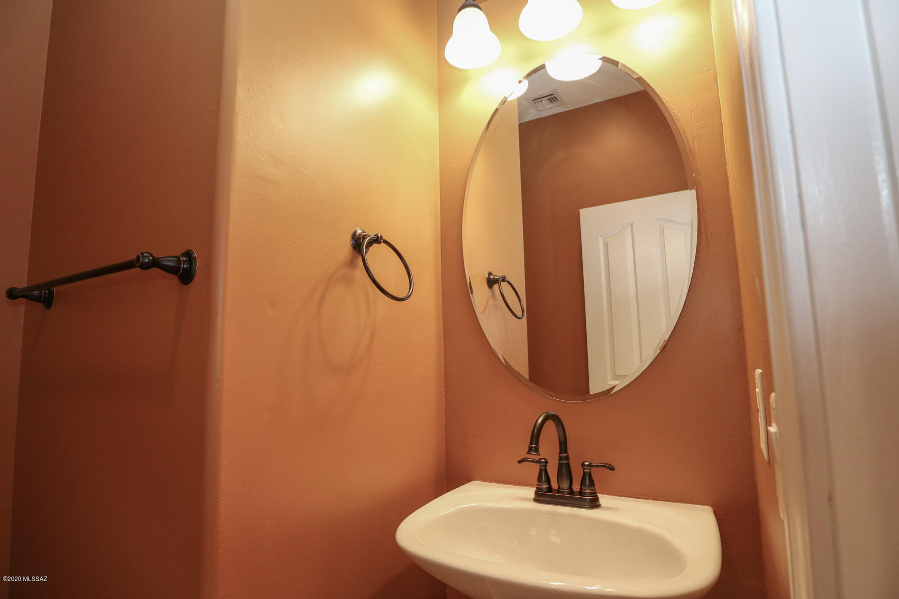 Pantano Ridge (1-123) - Residential Lease