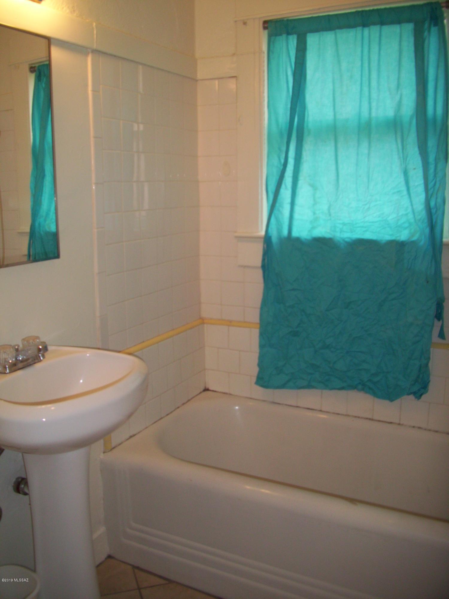 Blenman Annex - Residential Lease