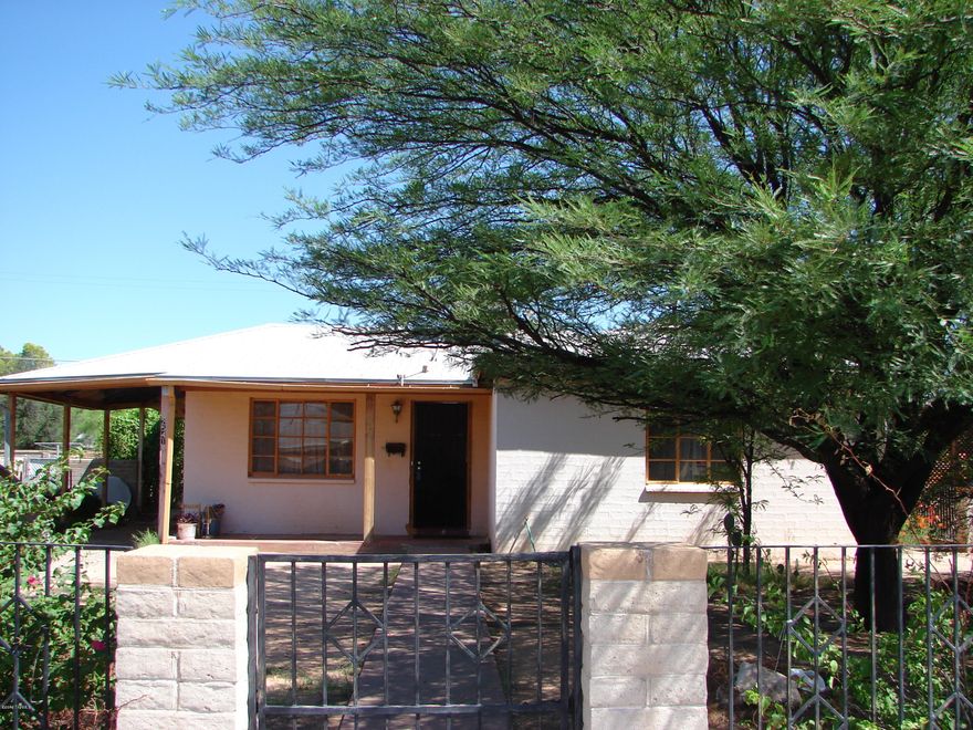 Central charmer, fix-up opportunity. This house is ready for your Pinterest ideas. Use your imagination! Three bedrooms/2baths near UofA,shopping and bus routes. Newer roof and central air. Located on a quiet street with large yard waiting for your personal touches!