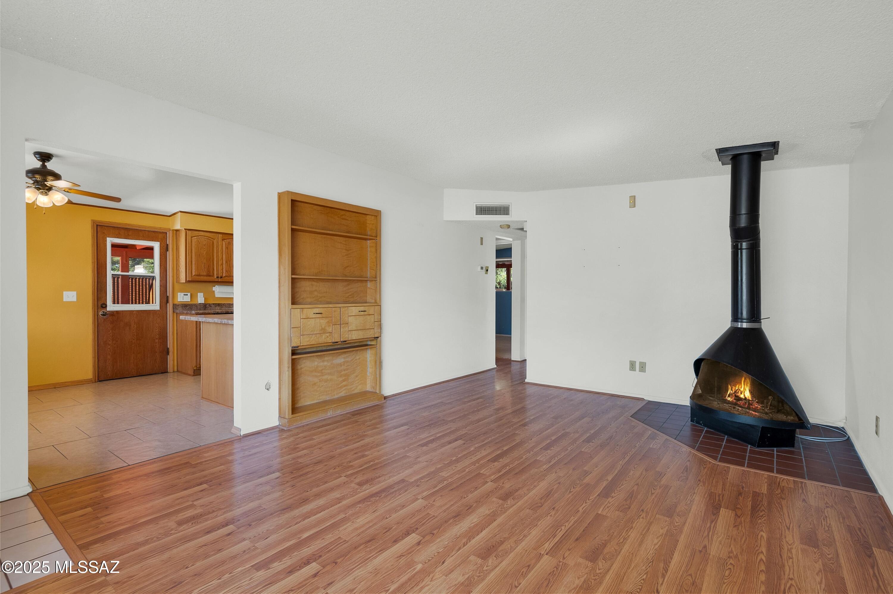 2821 E Presidio Road