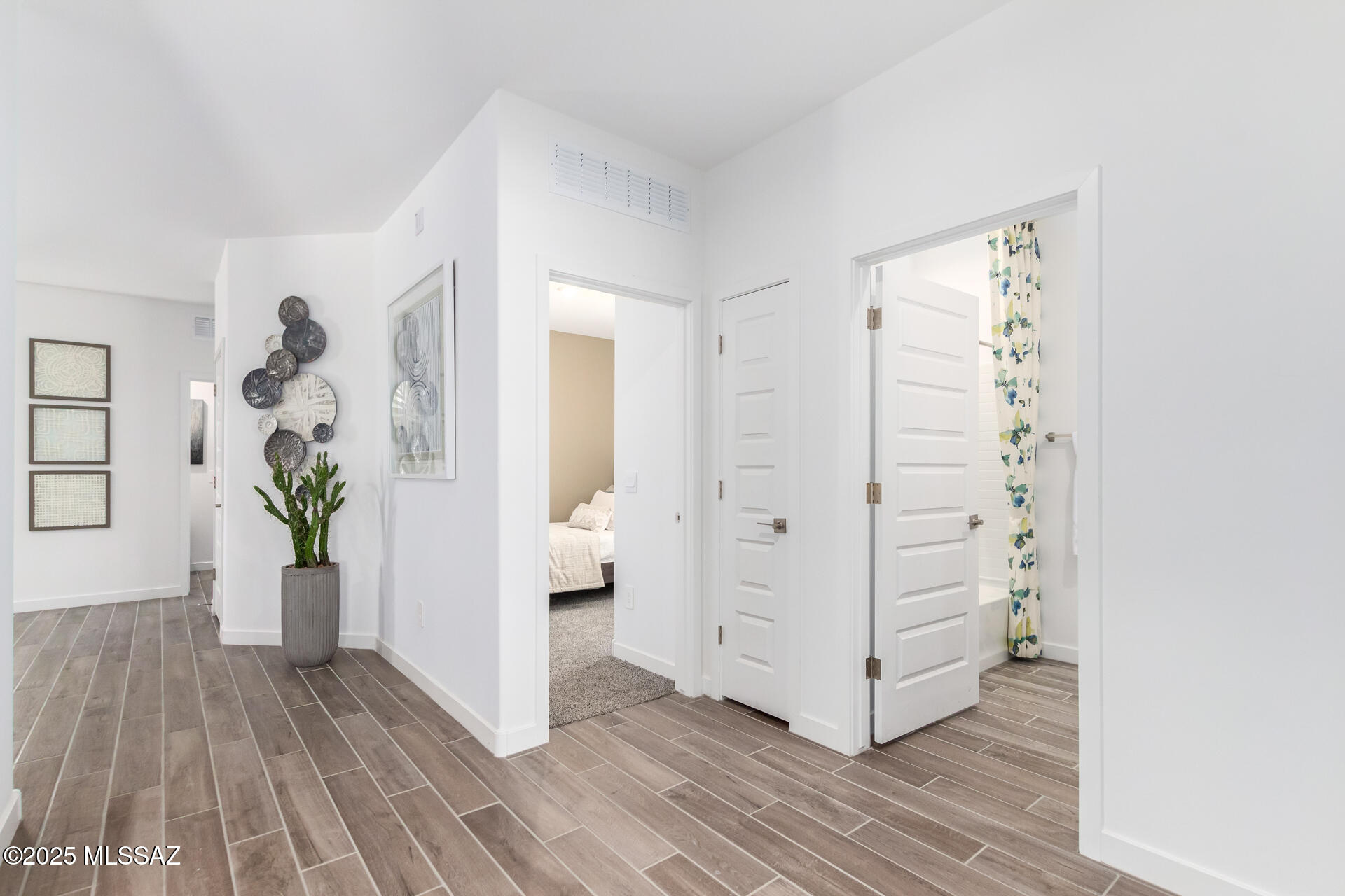 Saguaro Bloom SQ20180540069 - Residential