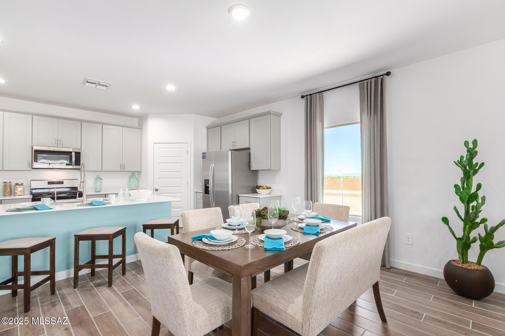 Saguaro Bloom SQ20180540069 - Residential