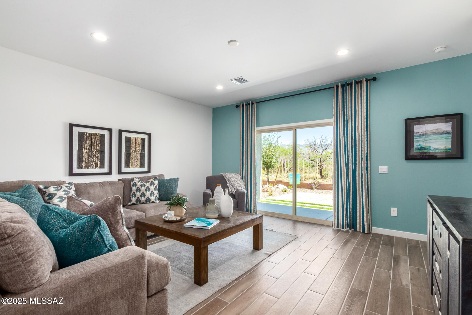 Saguaro Bloom SQ20180540069 - Residential