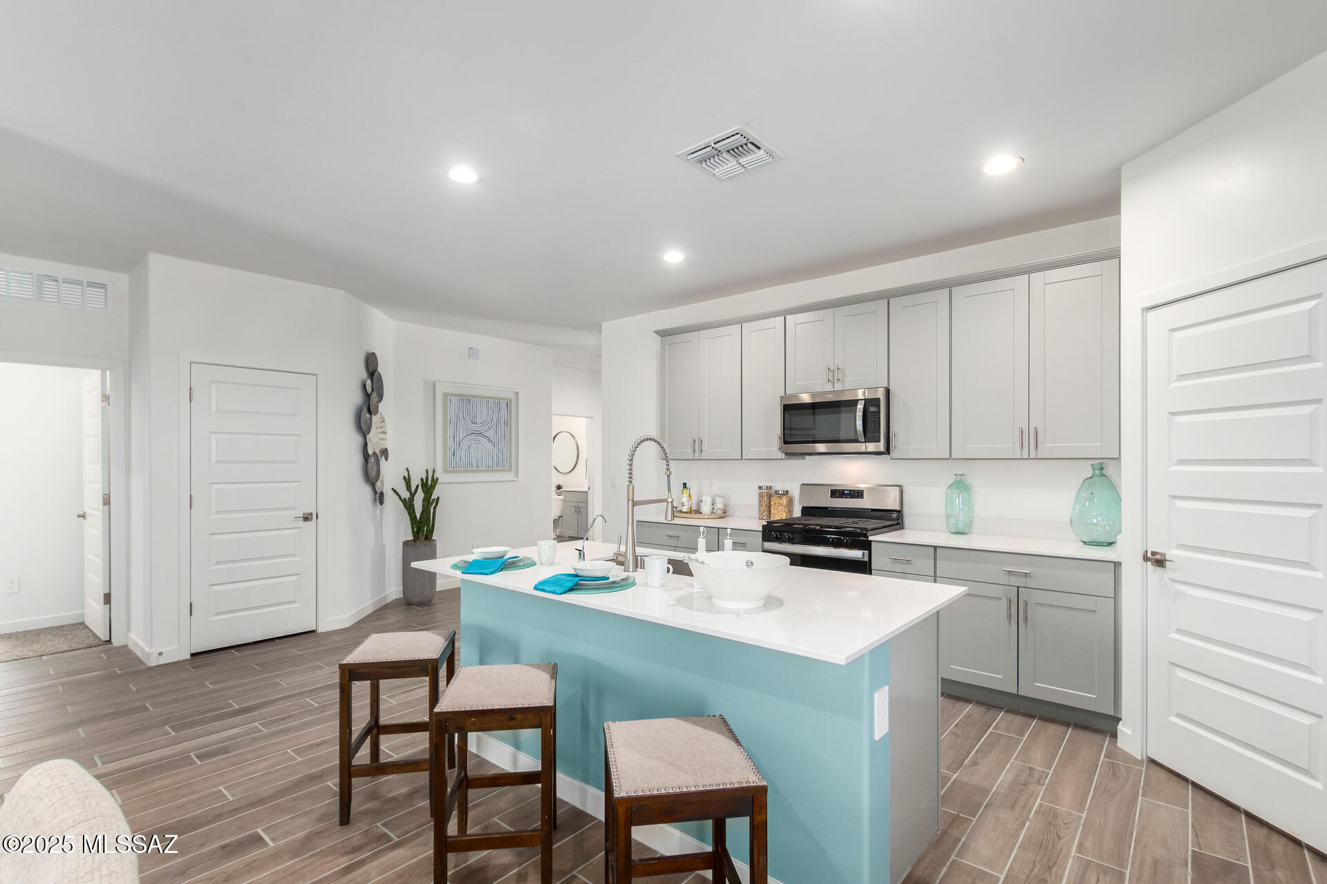 Saguaro Bloom SQ20180540069 - Residential