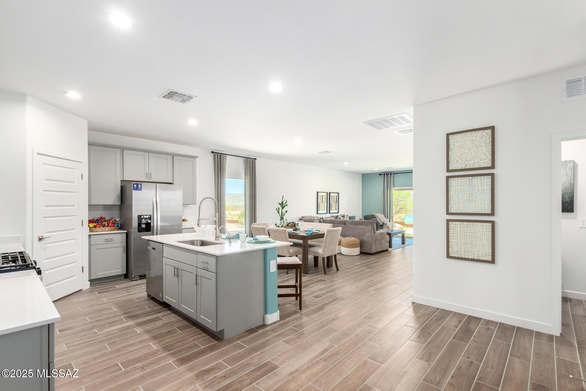 Saguaro Bloom SQ20180540069 - Residential