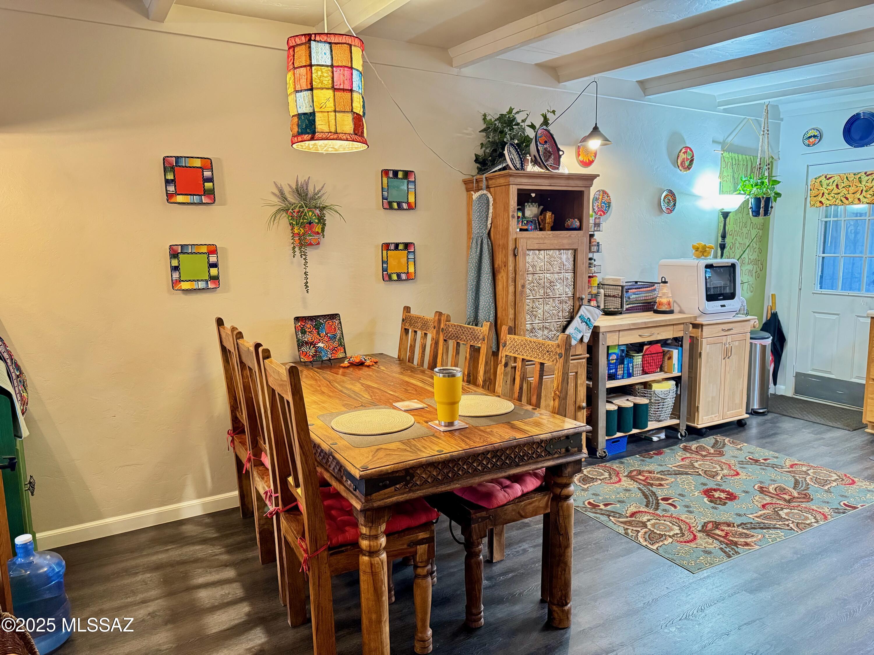 1304- 1306 N Roberts Way