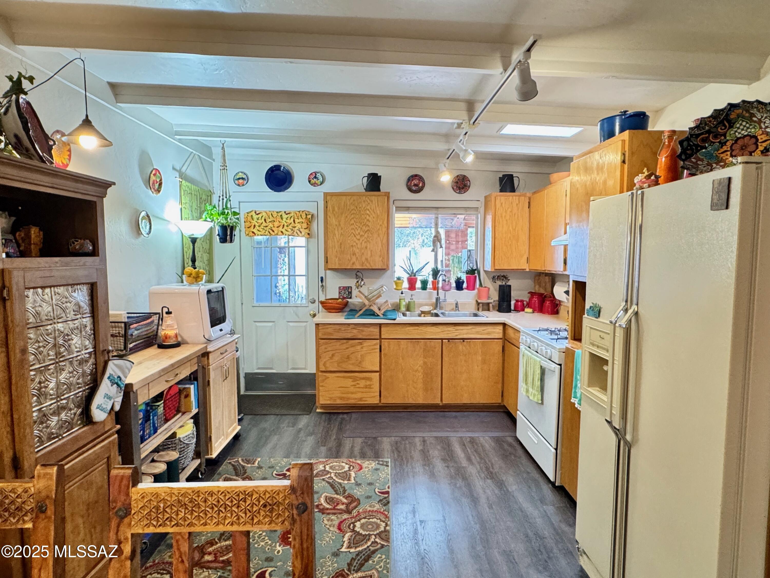 1304- 1306 N Roberts Way