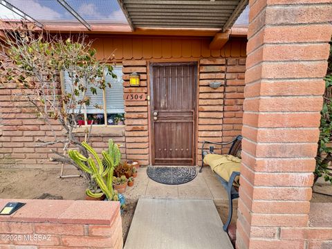 1304- 1306 N Roberts Way Tucson AZ 85712
