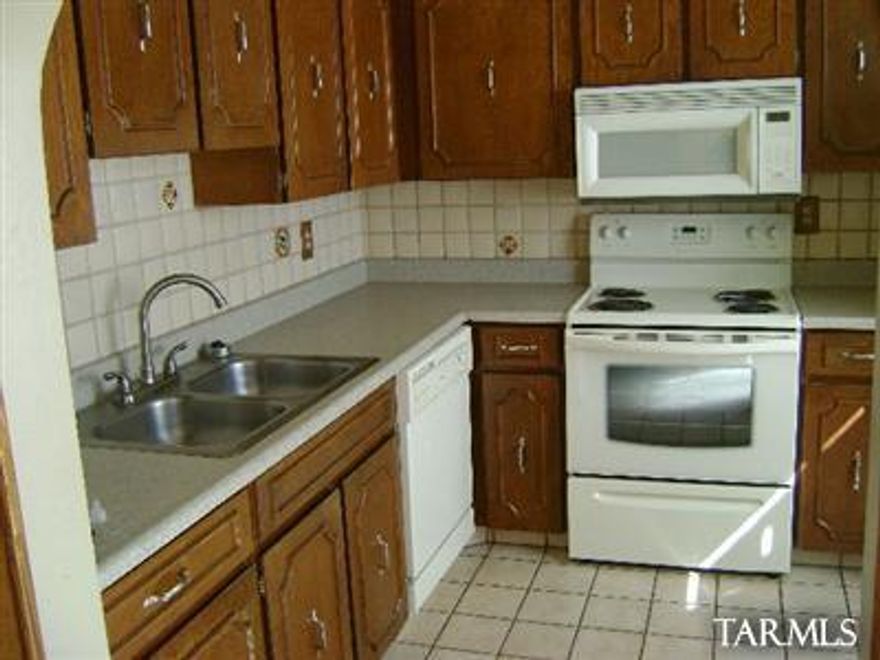 Cute 3 bedroom. Close to U of A. Two story-All appliances, covered parking, Community pool & spa. A/C, small yard.