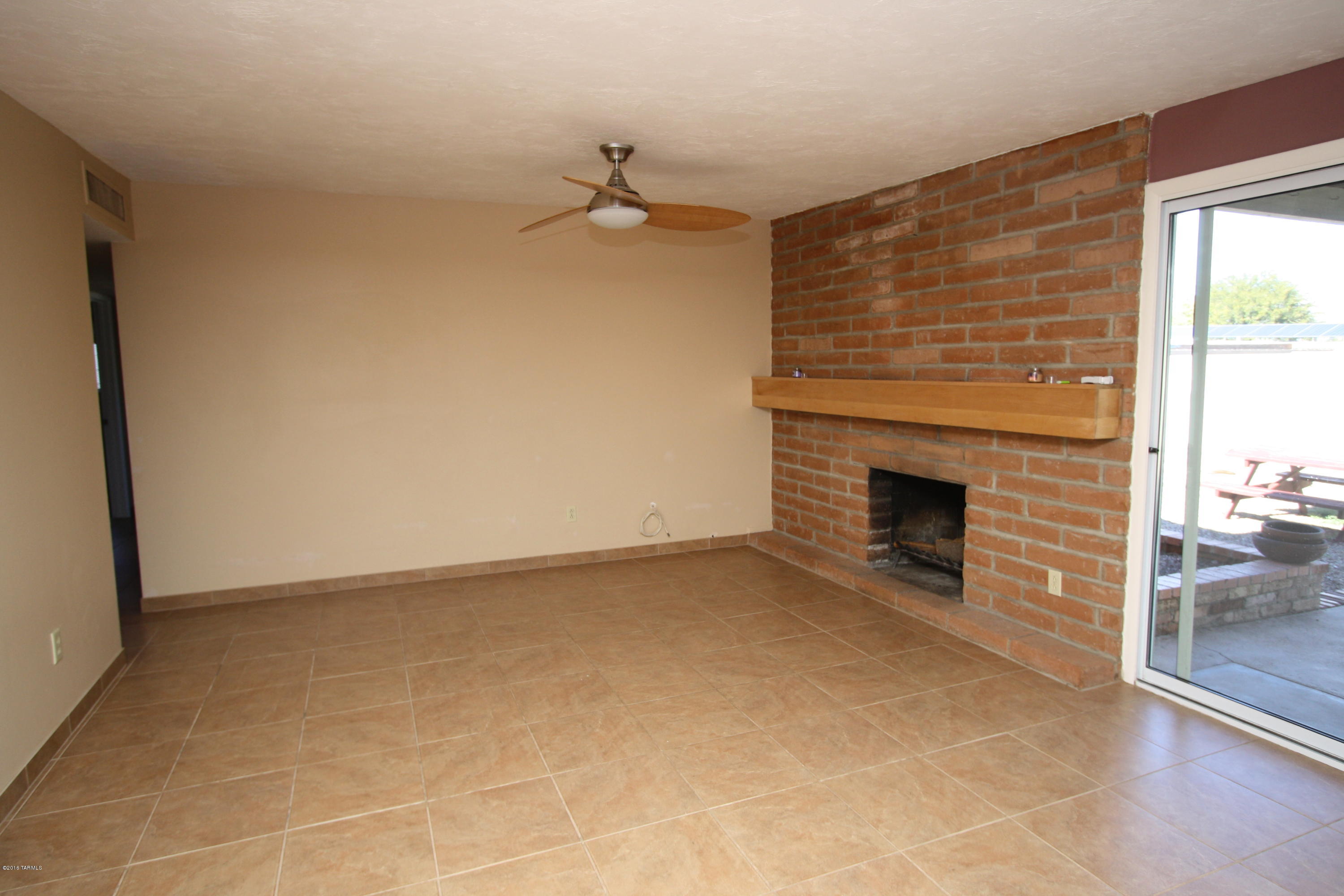 Hidden Hills (1-103) - Residential Lease