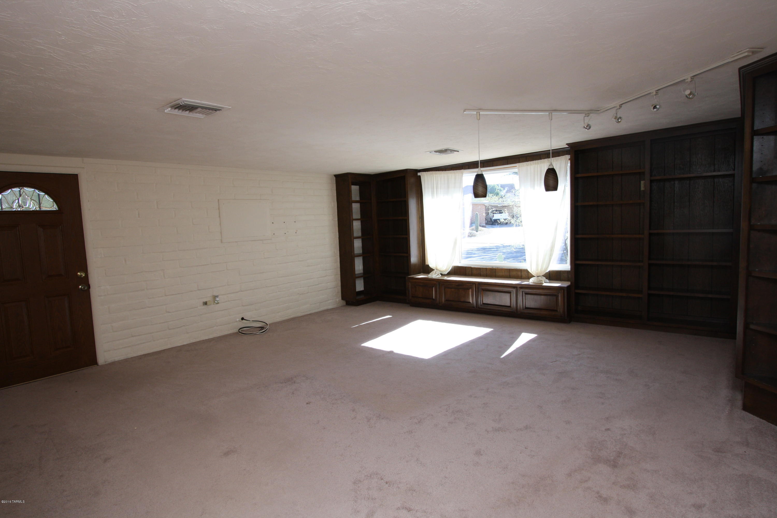 Hidden Hills (1-103) - Residential Lease
