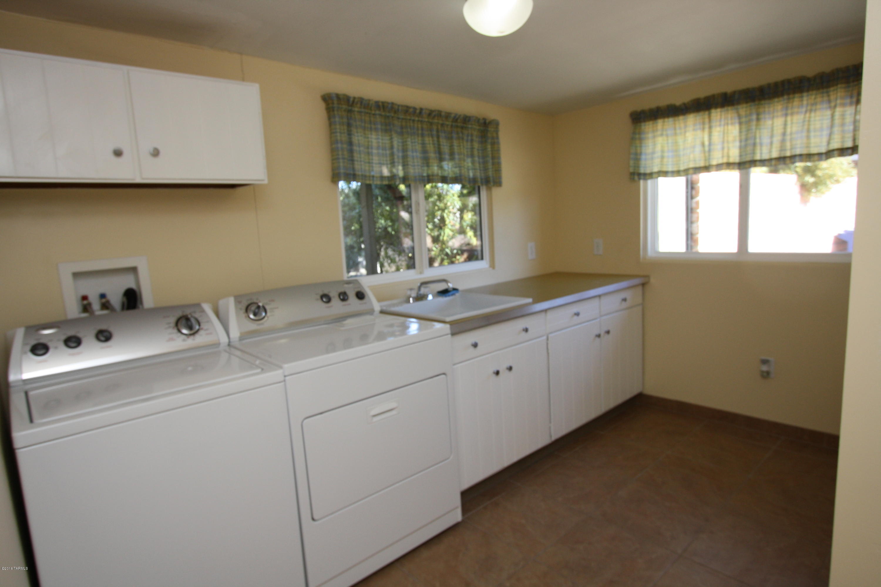 Hidden Hills (1-103) - Residential Lease