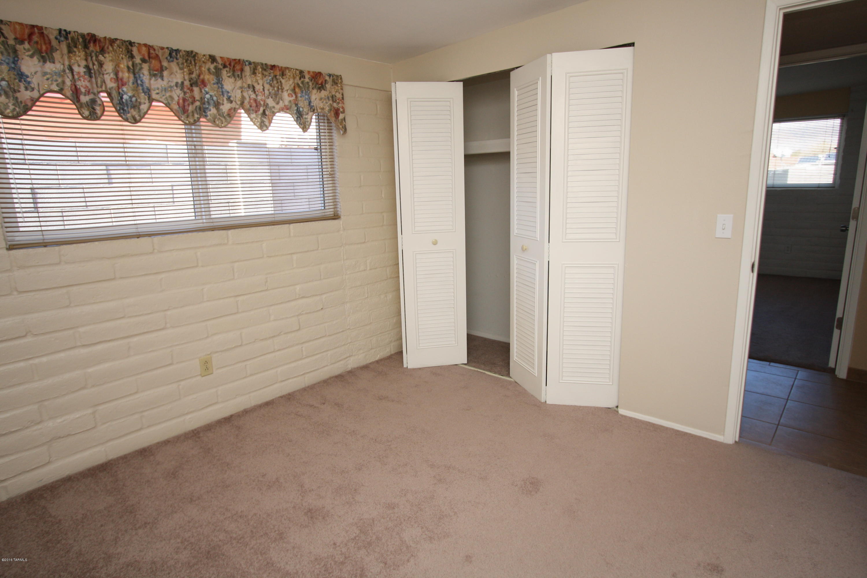 Hidden Hills (1-103) - Residential Lease