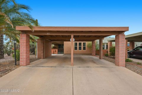 Photo of 301 N Paseo De Los Conquistadores, Green Valley, AZ 85614 (MLS # 22531310)