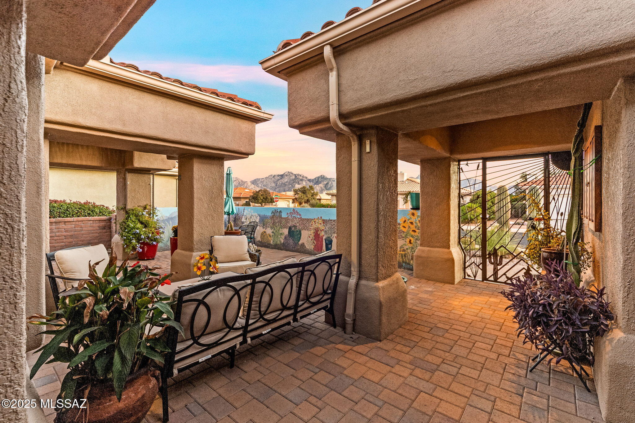 1841 E Royal Ridge Way