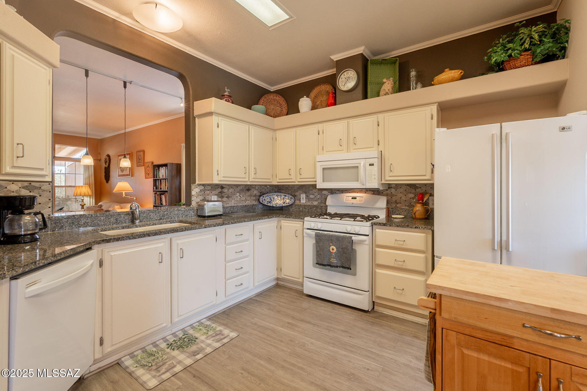 567 W Parkwood Court