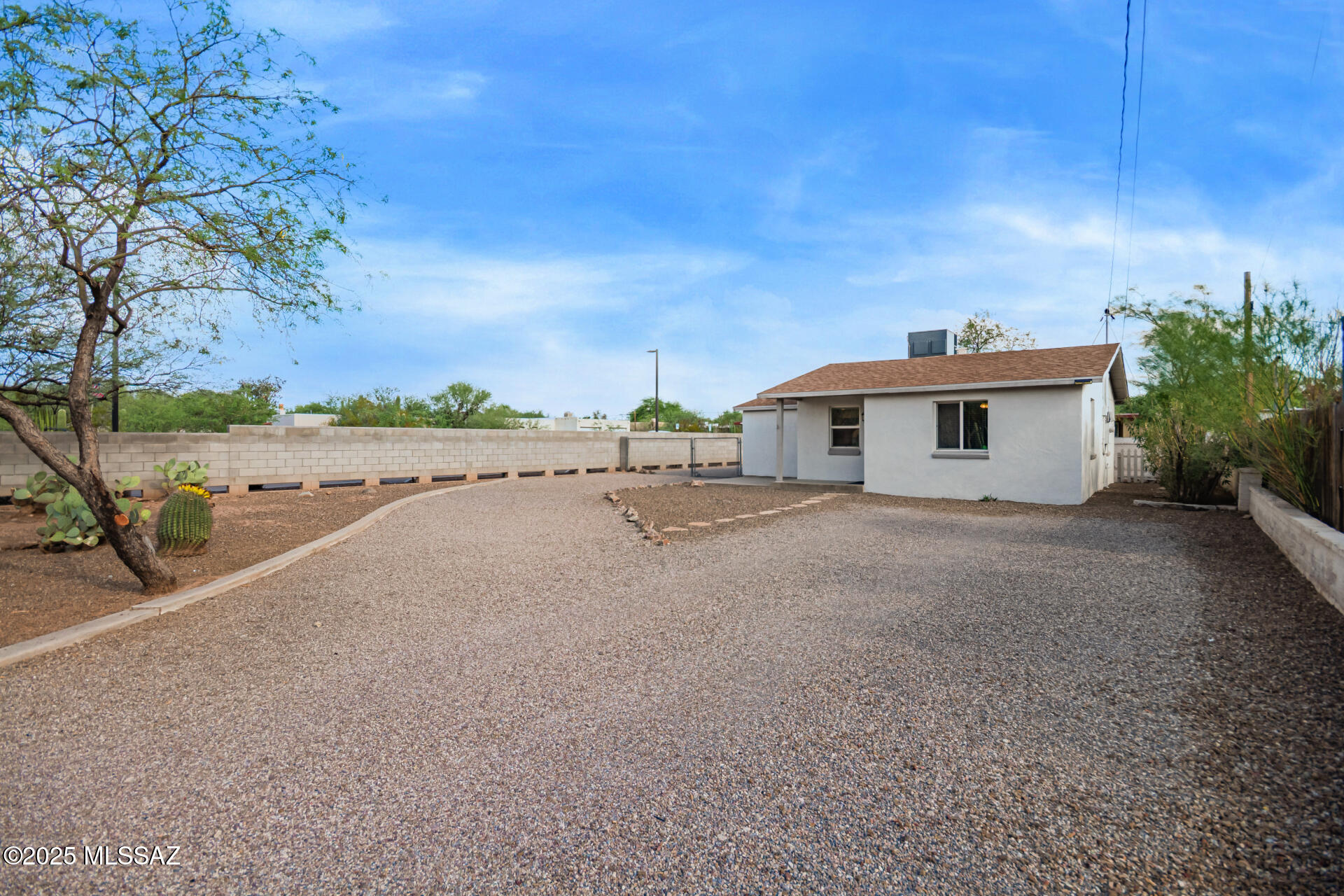 1314 E Hedrick Drive