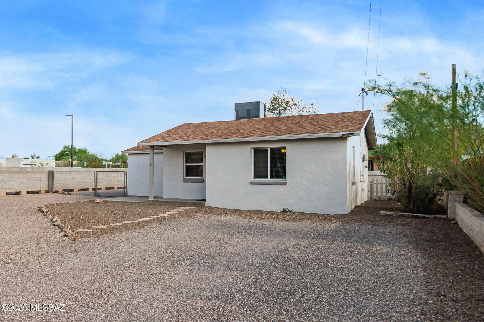 1314 E Hedrick Drive