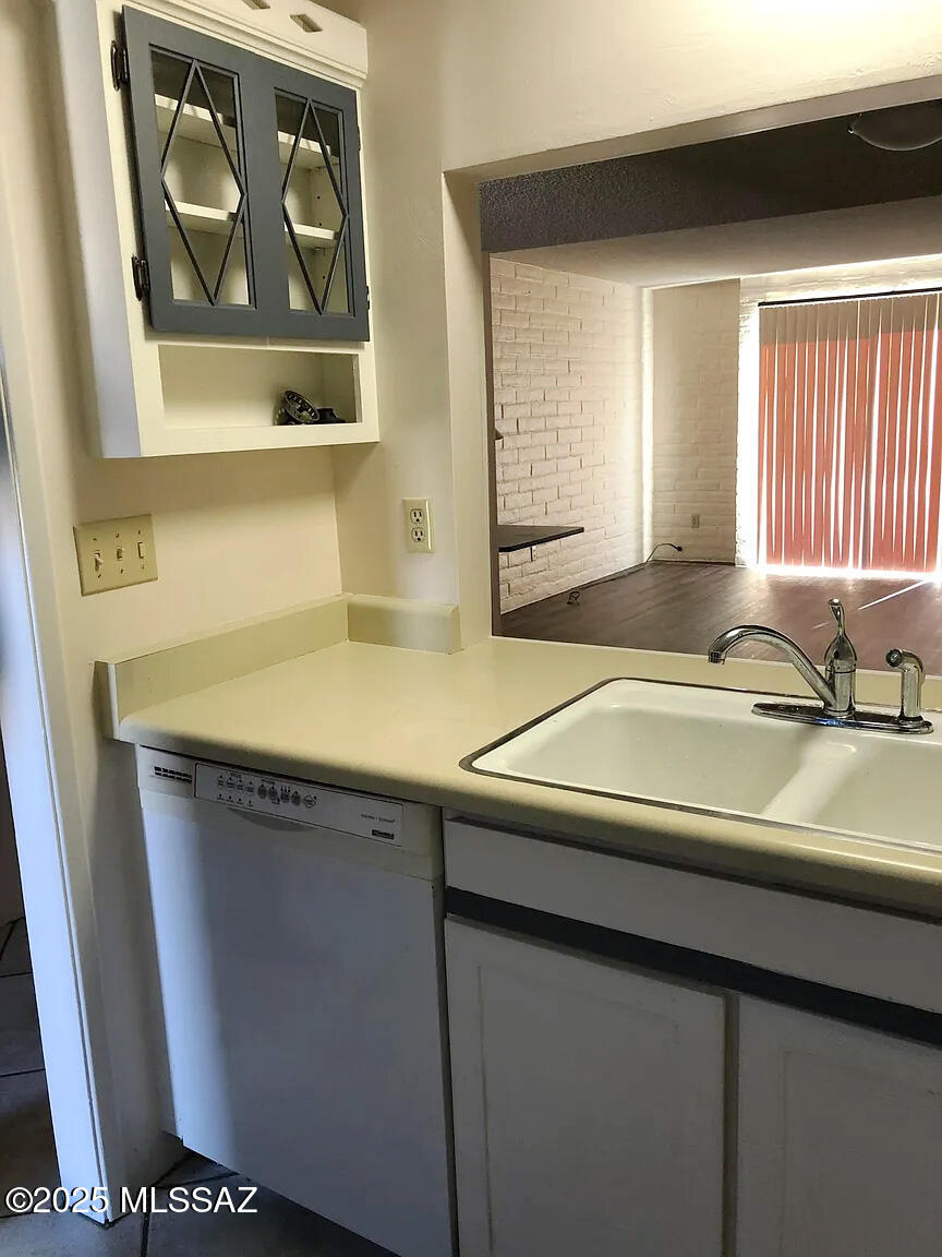 2875 N Tucson Boulevard 55