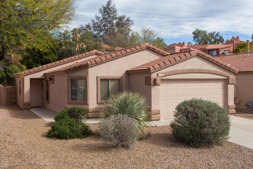 Light and bright Patio Home located on a quiet culdesac with neighborhood sidewalks for peaceful strolls. 2-car garage with concrete driveway. Walk-bike-drive to Sabino Canyon Recreation Area or go  shopping and to restaurants nearby. District 16 Schools.  Split Bdrm Plan, all one level, SS kitchen appliances, and new carpet in all bedrooms. Dual sinks, garden tub and separate shower in Master Bath. Rear brick patio w/tiered landscaping ready for your Patio Table and BBQ.  One owner licensed AZ RE Broker.