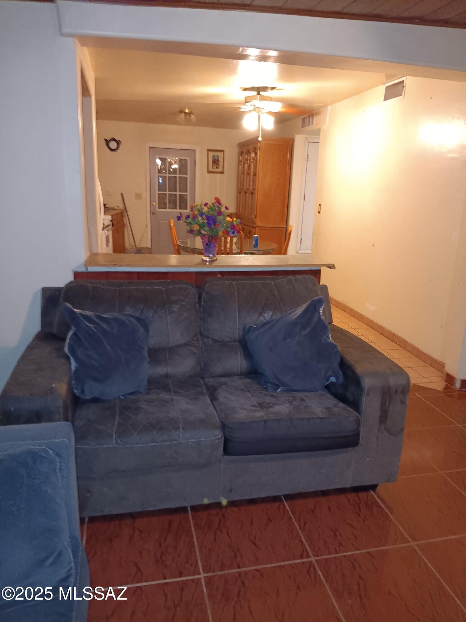 426 E Blacklidge Drive