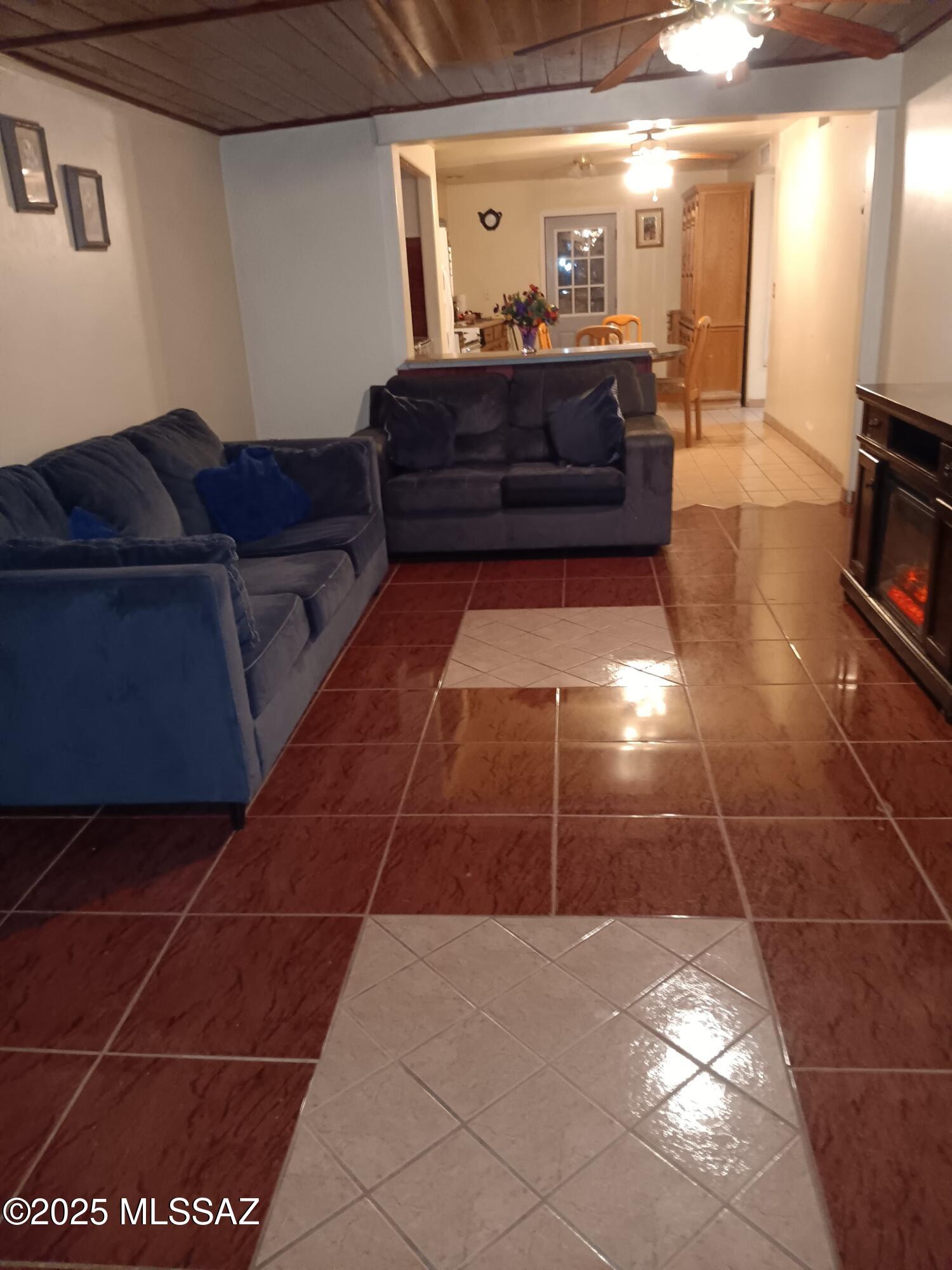 426 E Blacklidge Drive