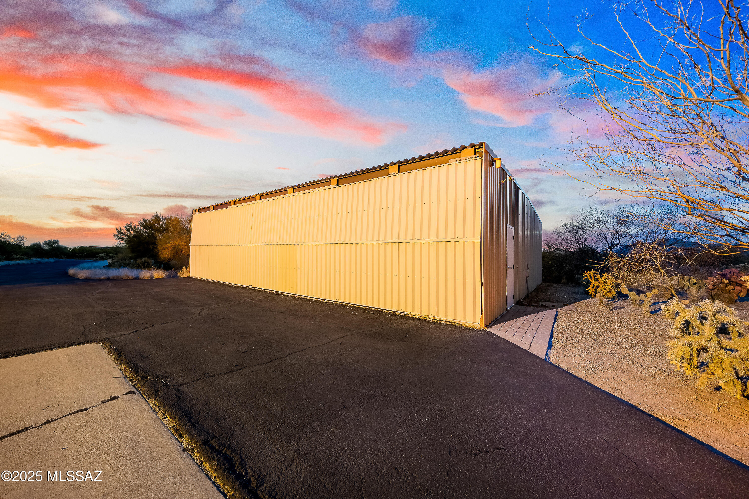 La Cholla Airpark - Residential