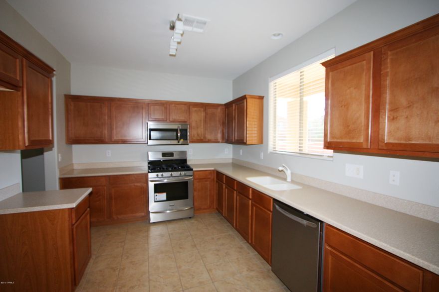 Spacious 2 story home in Rancho Sahuarita is clean and move in ready!