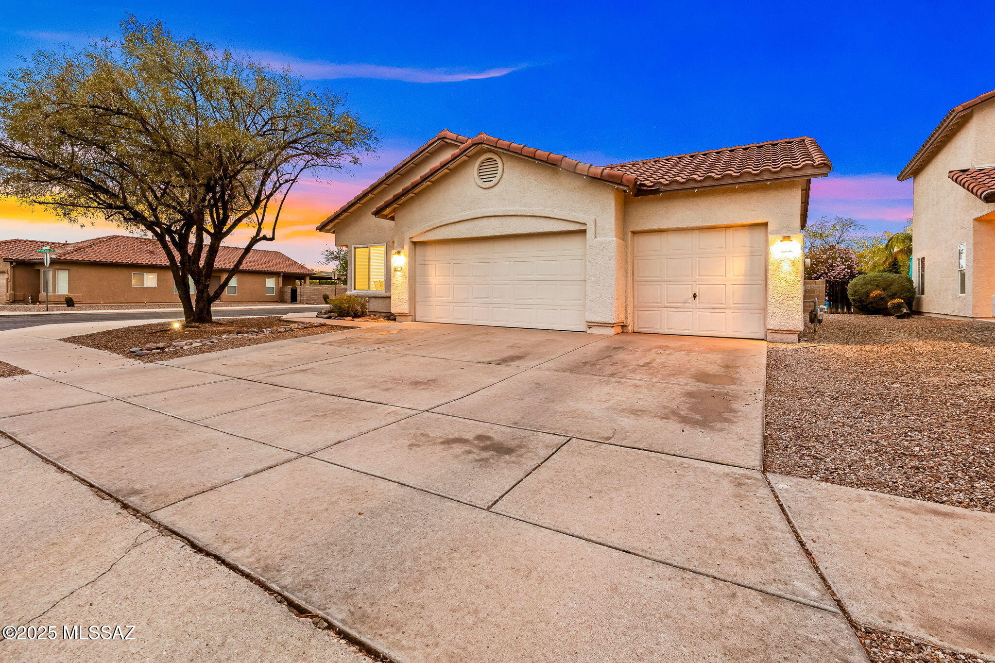 7746 S Trumpet Vine Avenue