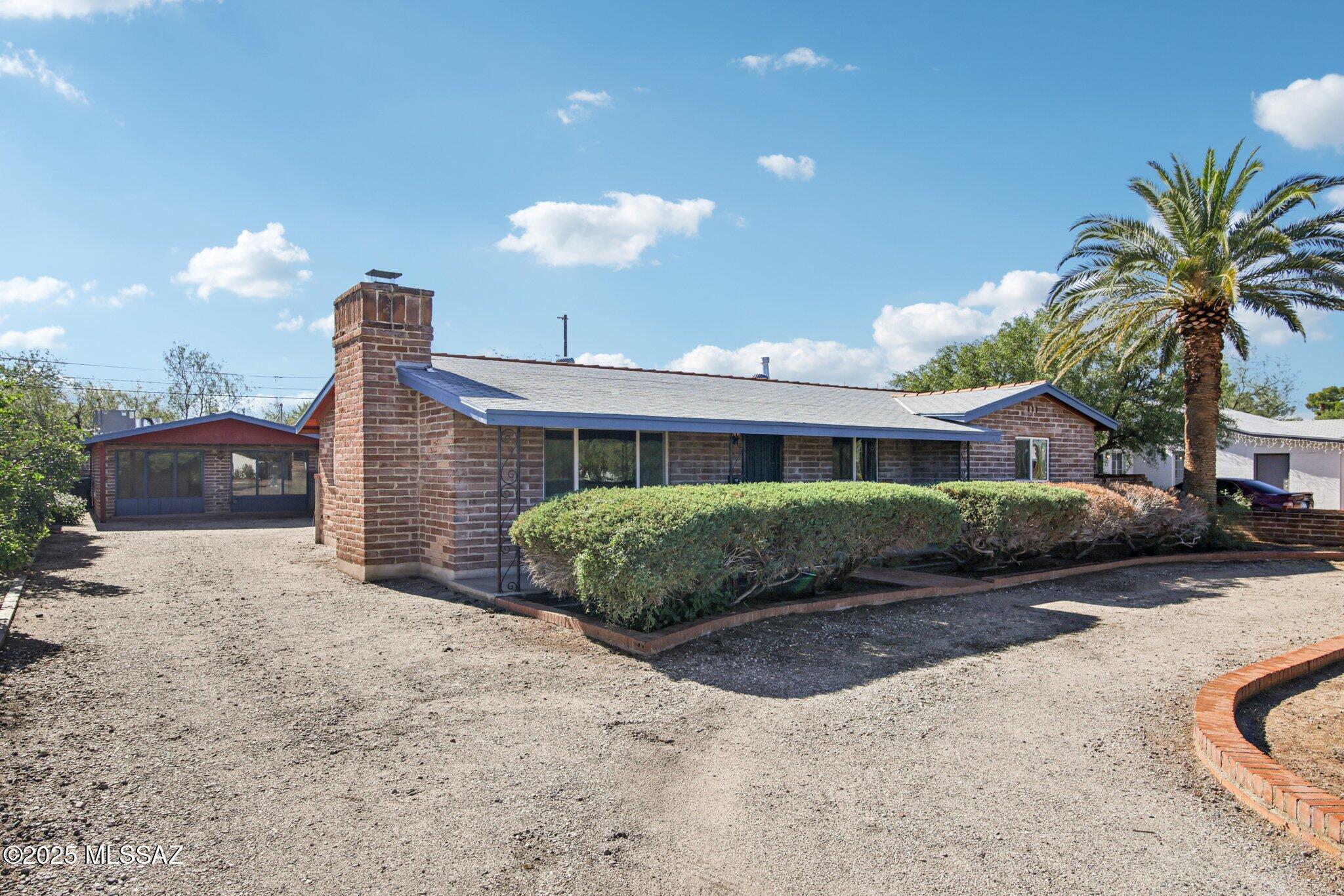 4234 E Waverly Street