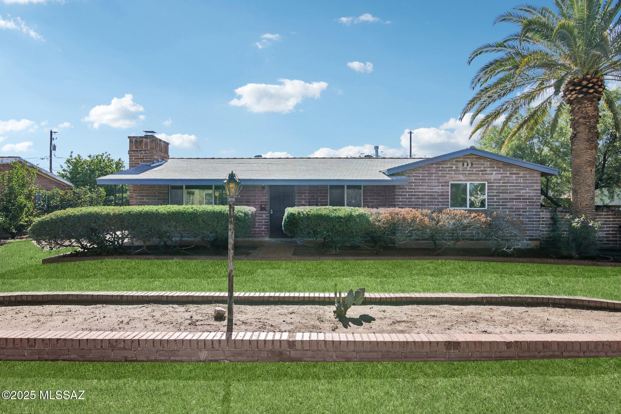 4234 E Waverly Street