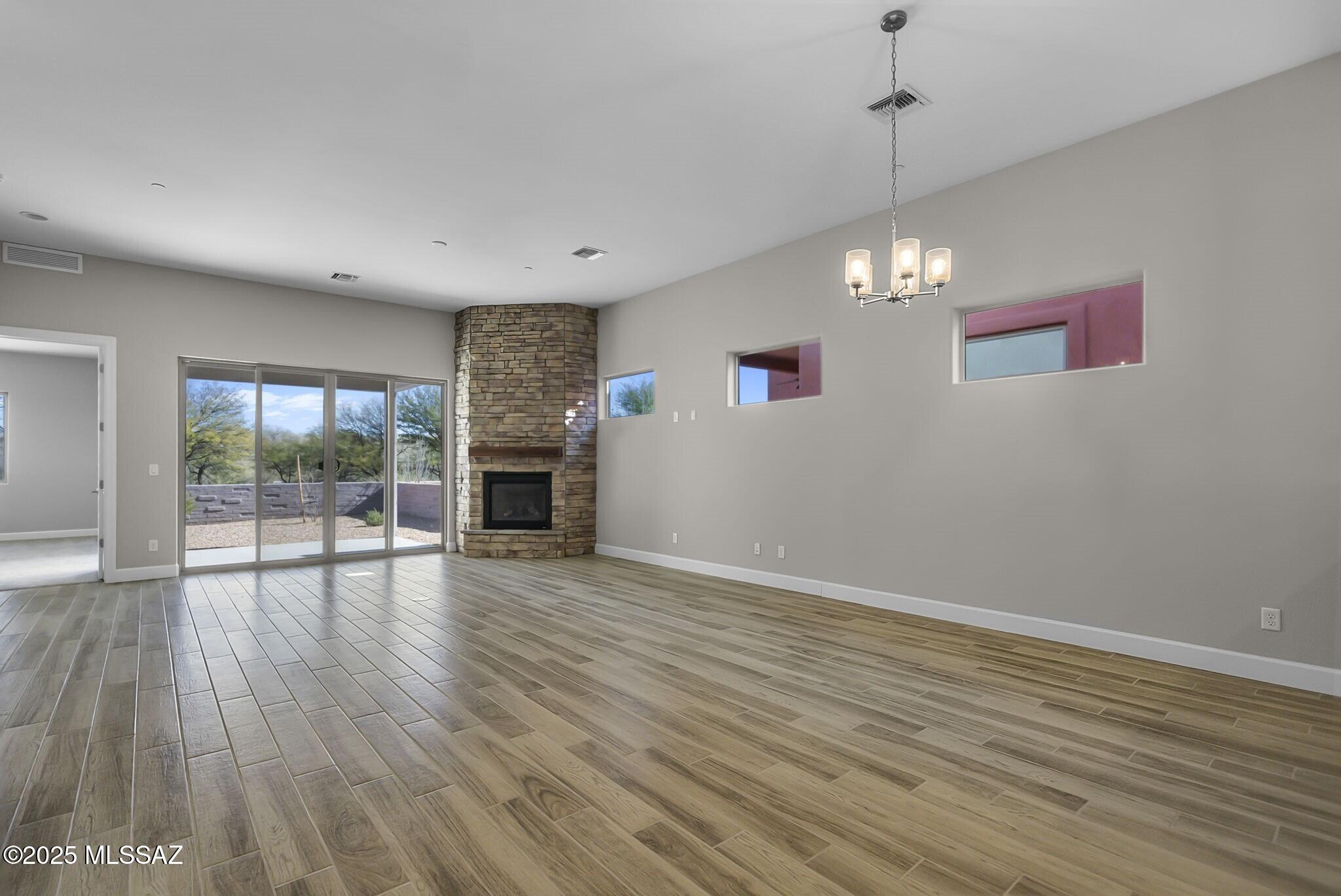 2171 Embarcadero Way
