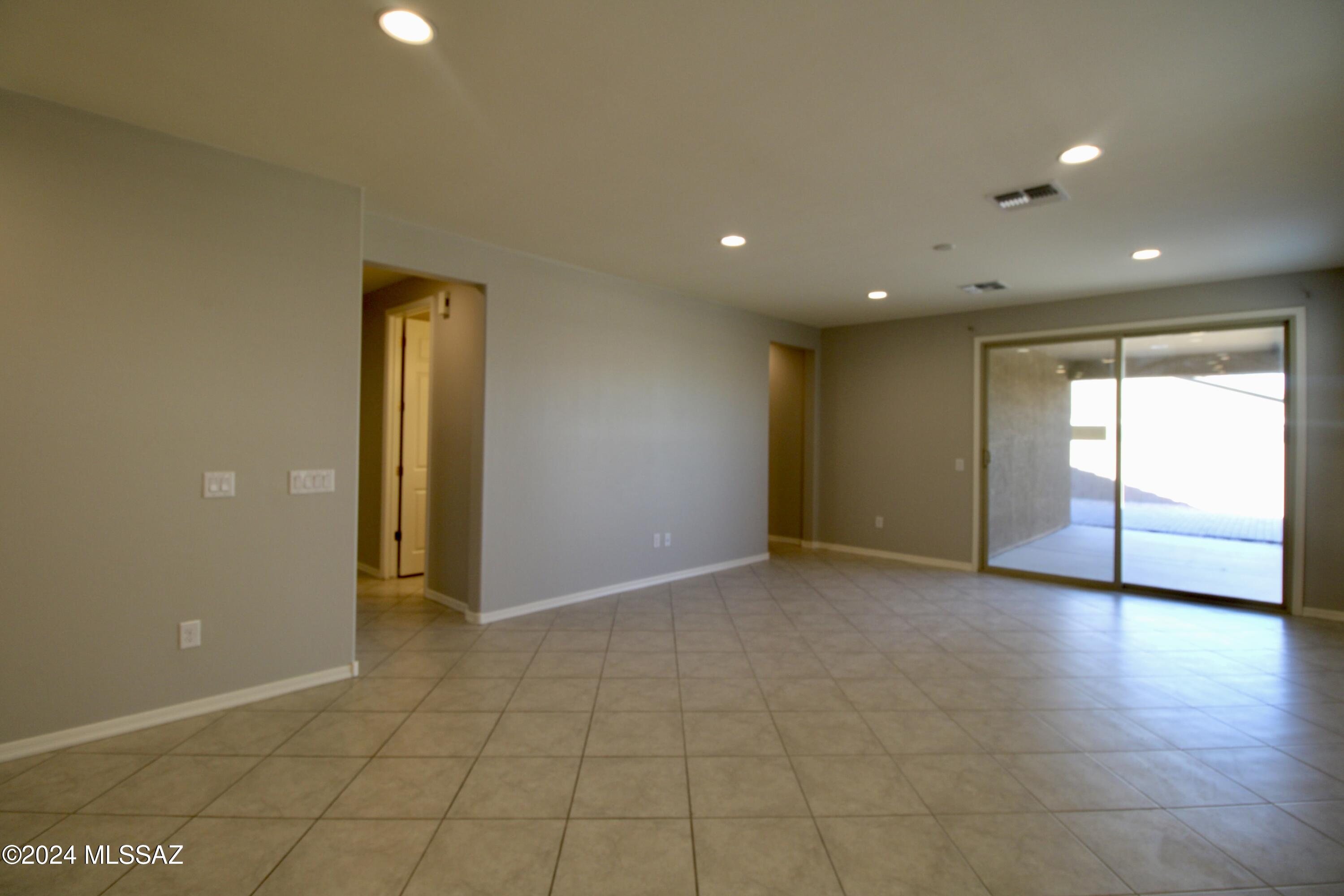 La Estancia De Tucson (1-330) - Residential Lease