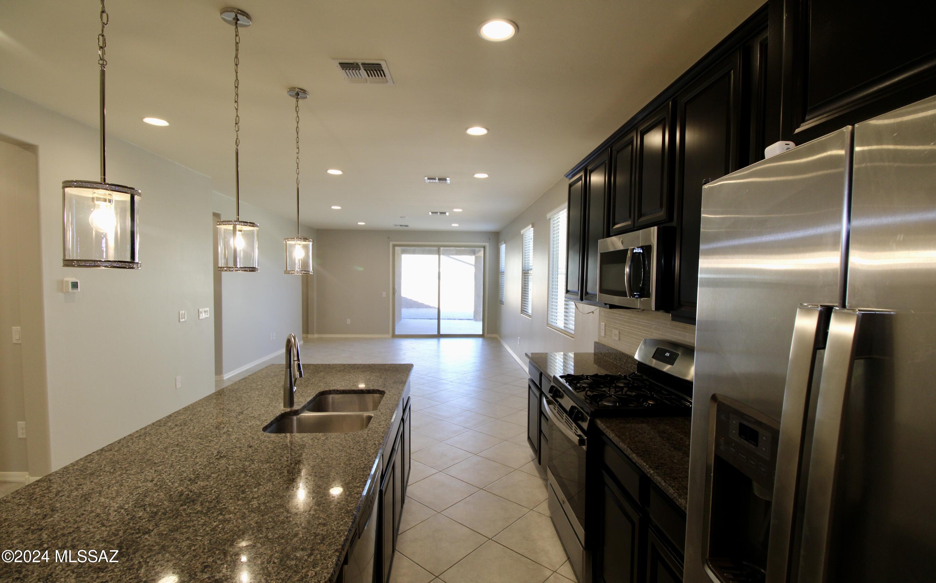 La Estancia De Tucson (1-330) - Residential Lease