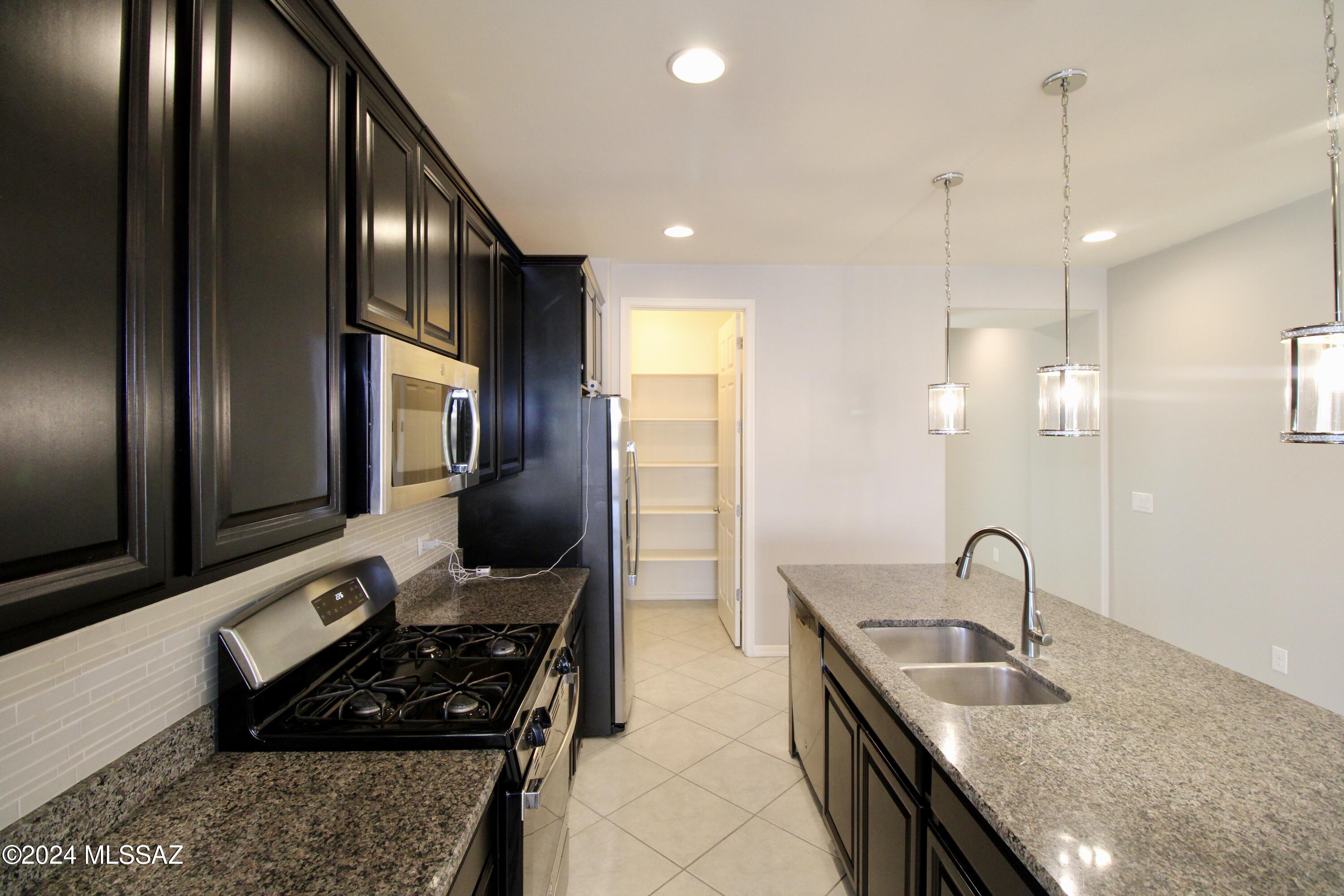 La Estancia De Tucson (1-330) - Residential Lease