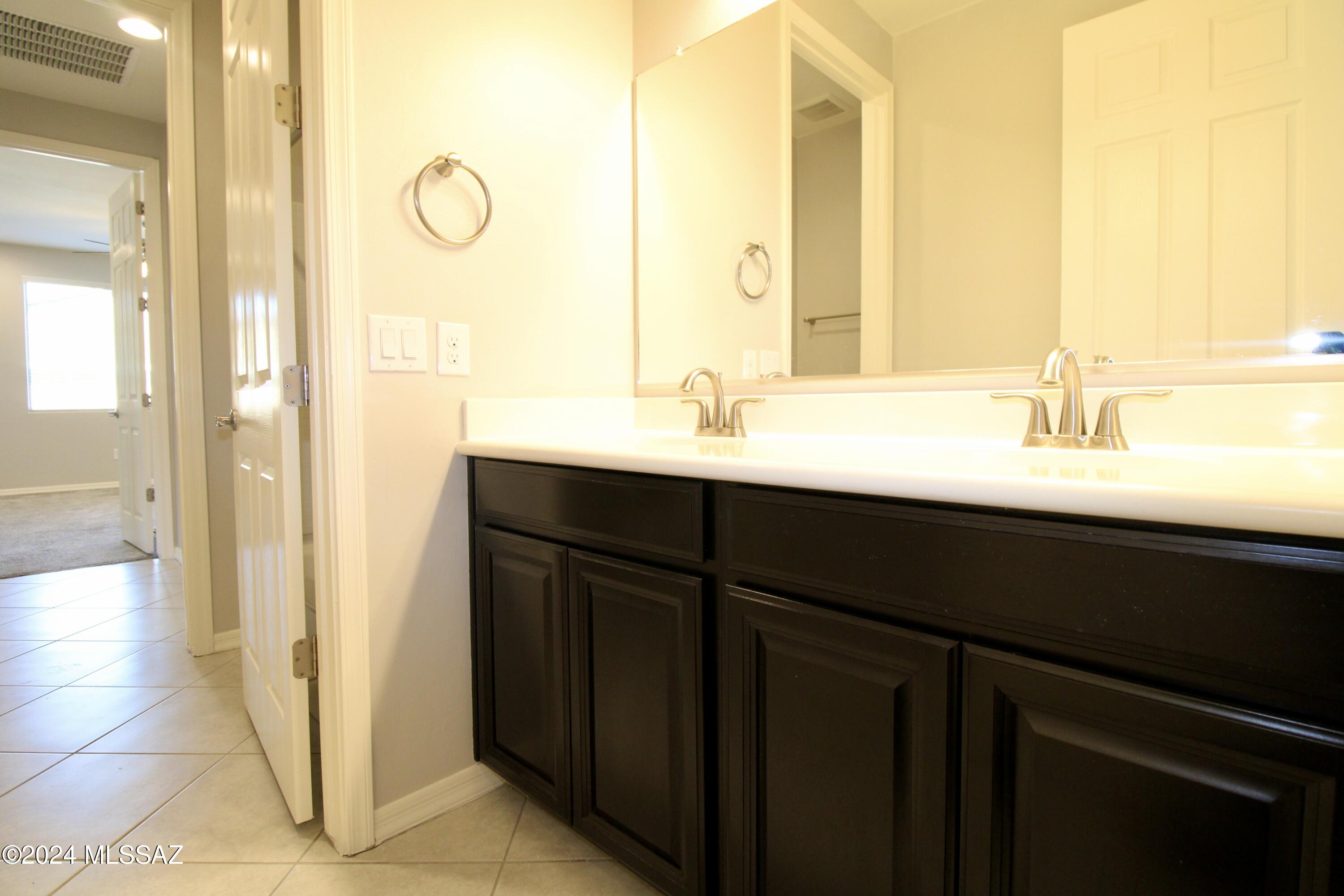 La Estancia De Tucson (1-330) - Residential Lease