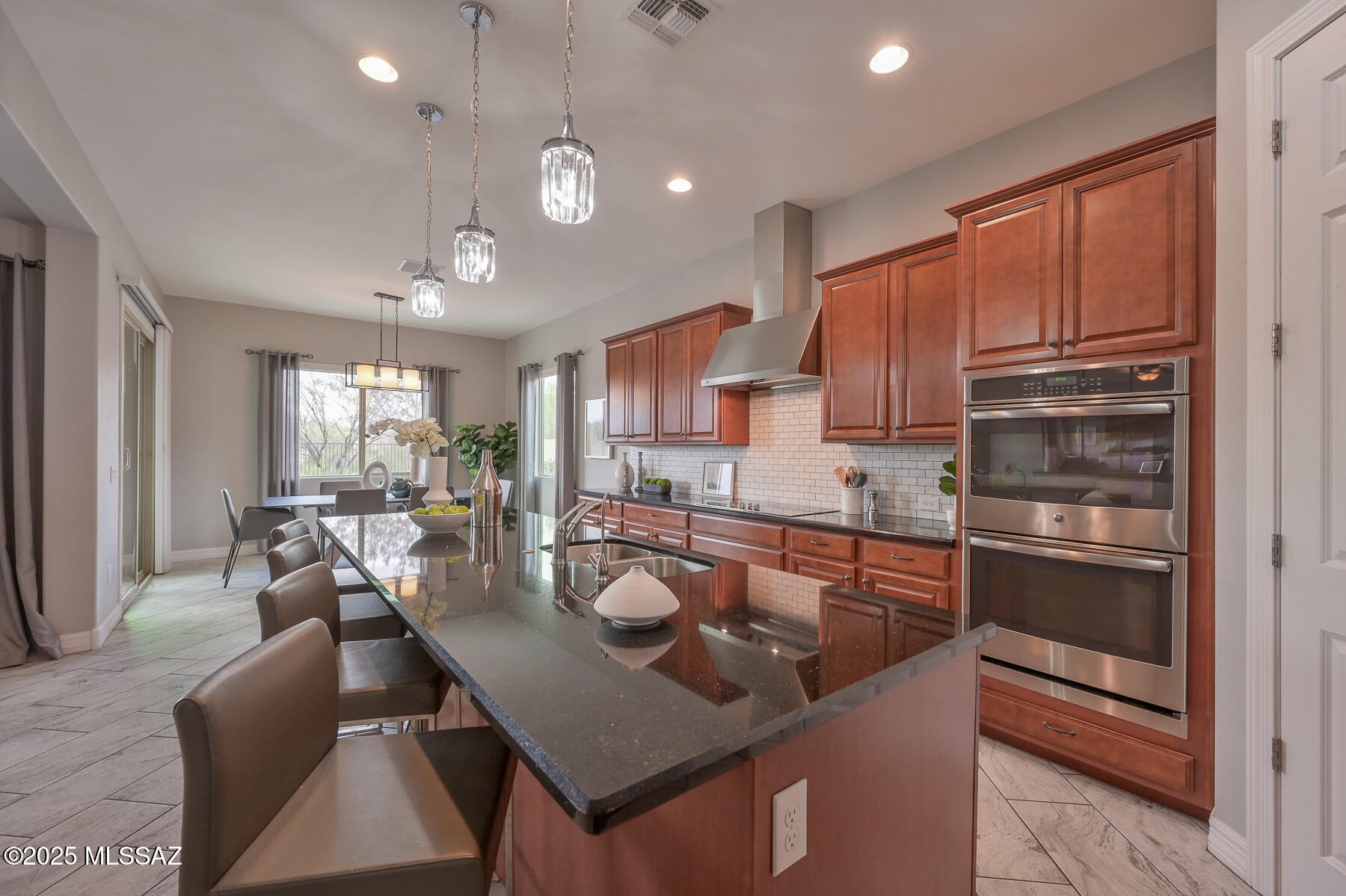 972 W Golden Barrel Court