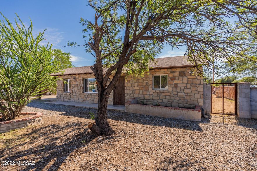 Charming 2-bedroom/ 2-bathroom home on spacious corner lot! Great room with dining area off the kitchen. Primary bedroom has a large walk in closet. Light & bright, turnkey home. The backyard is ready for your vision.

See full list of upgrades including:
New Microwave & Stove
Barn door to close off laundry room/water heater, New paint - inside and outside, New roof July 2022
New blinds on all windows