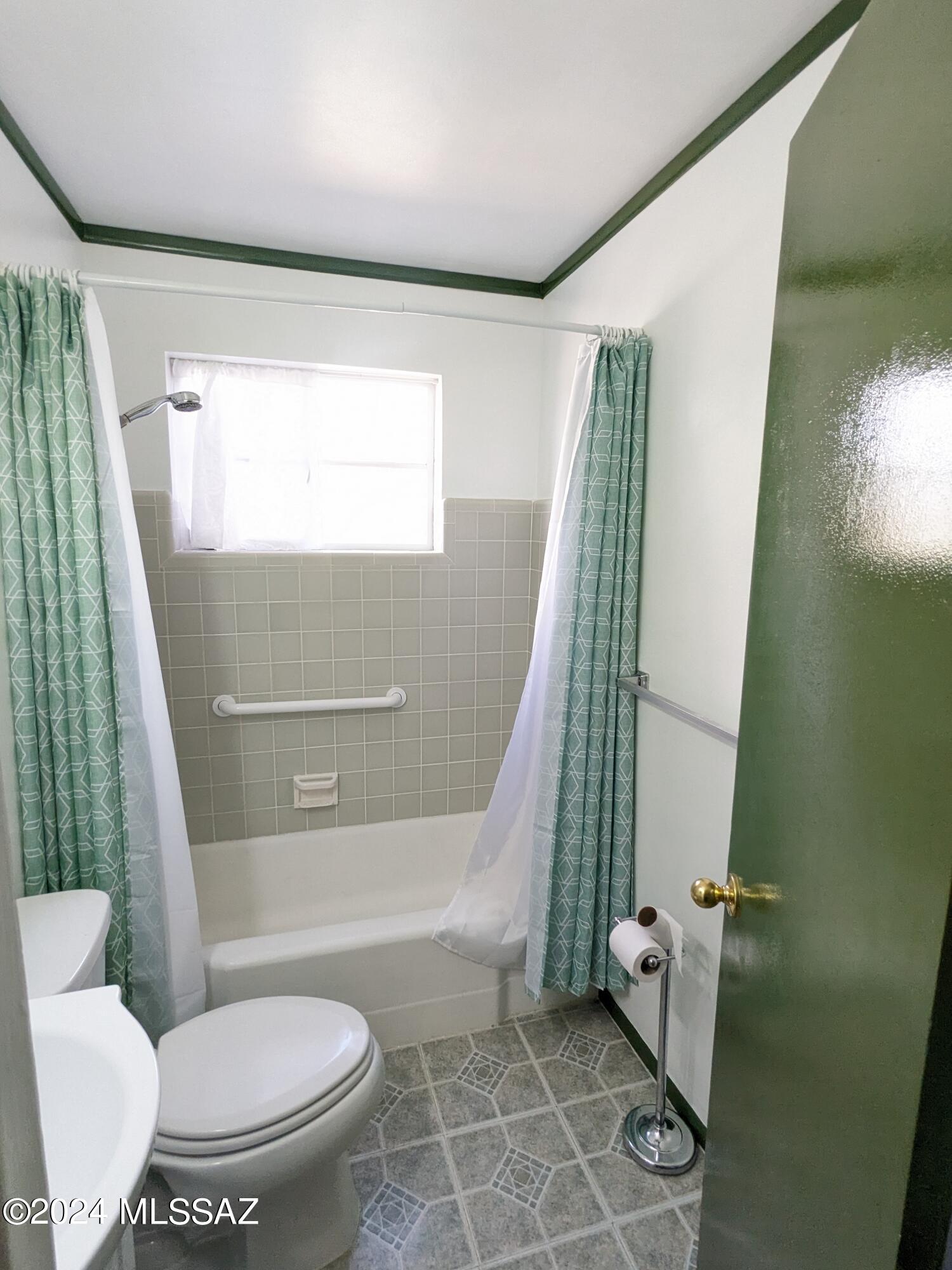 Photo 9 of 22 of 677 E Post Road house