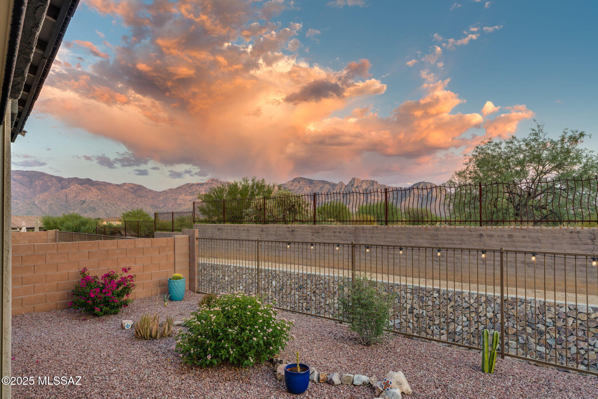 220 E Ancient Pueblo Lane