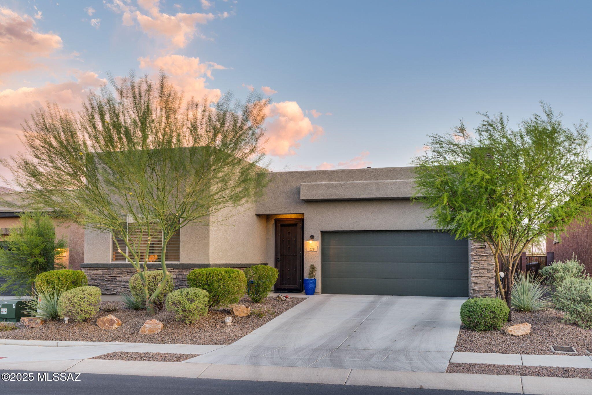 220 E Ancient Pueblo Lane