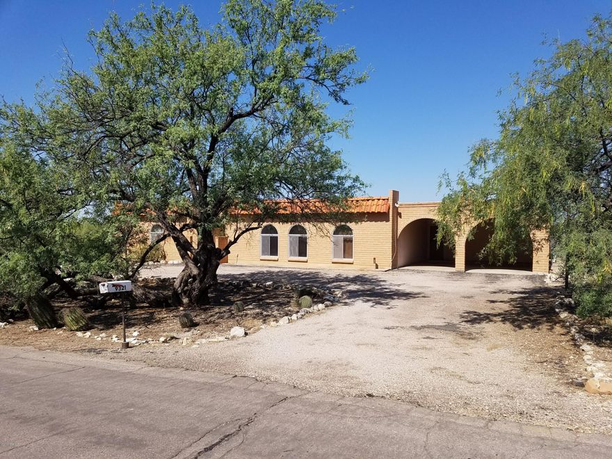 Rare find for this vintage style home, nestled in the eastern Catalina Foothills. Bright, spacious floorplan with sunken living room and separate family room with fireplace. 4 bedroom, 2 1/2 bathrooms, with breakfast nook and all appliances including double ovens. This is a great location, with walking distance to Sabino High School.  Amazing mountain views from the backyard-perfect for entertaining.