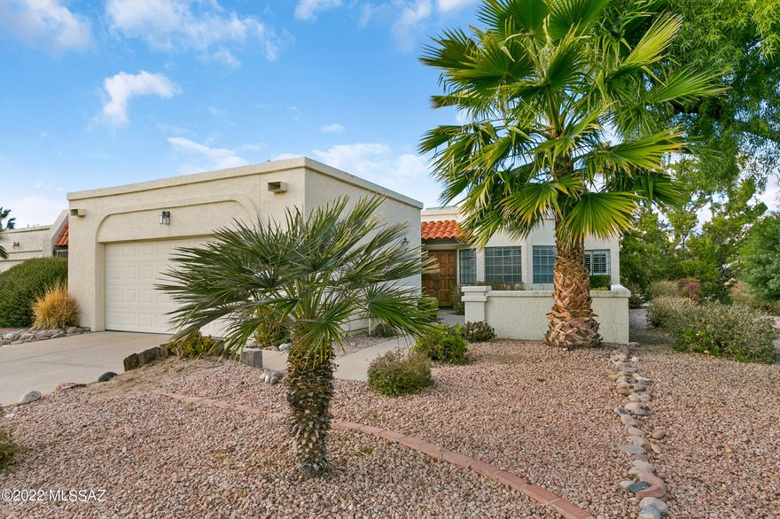 Welcome to River Ranch ,cute 2 bedroom 2 bath home with a garage, Great location near shopping & restaurants , Entrance to the loop near by. This is an estate sale and is being sold as  is seller will make no repairs.