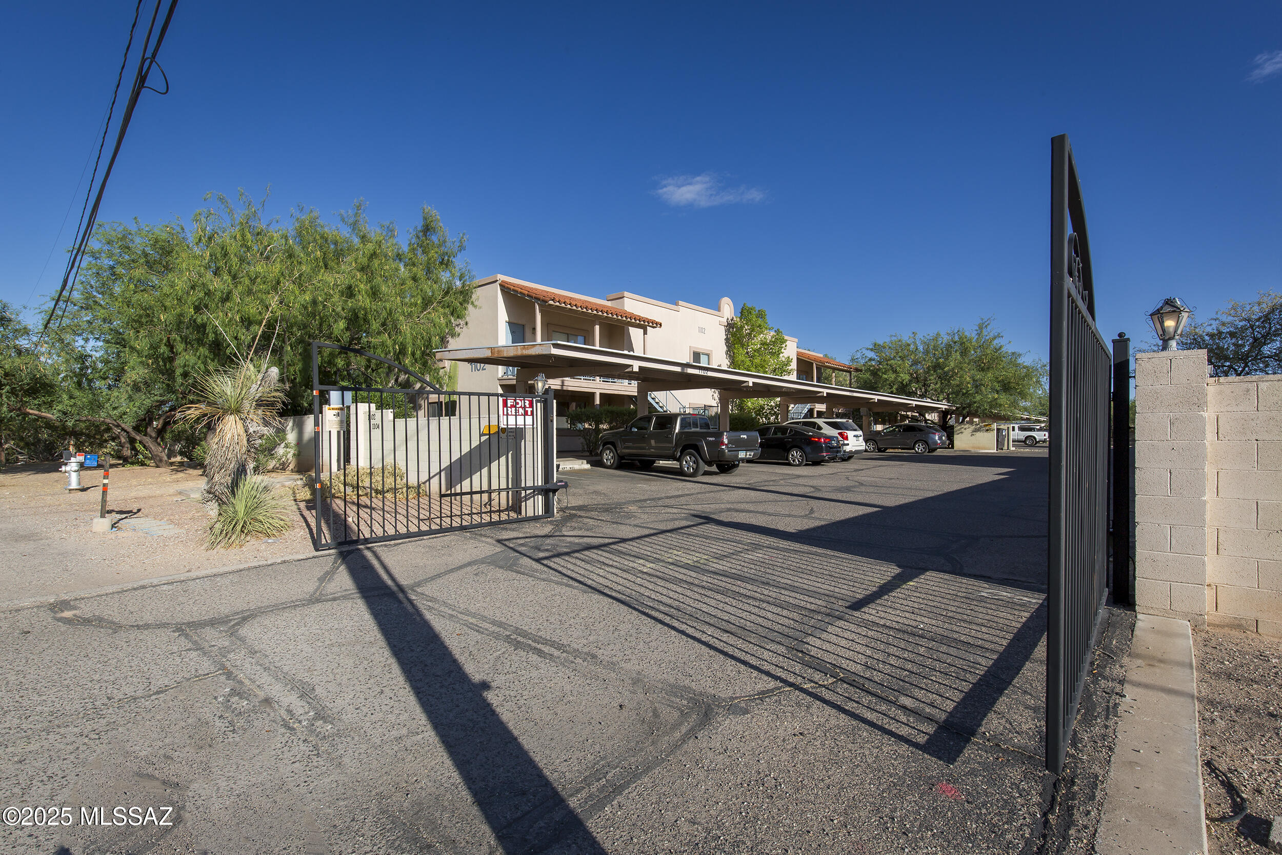 1102-1104 E Halcyon Road