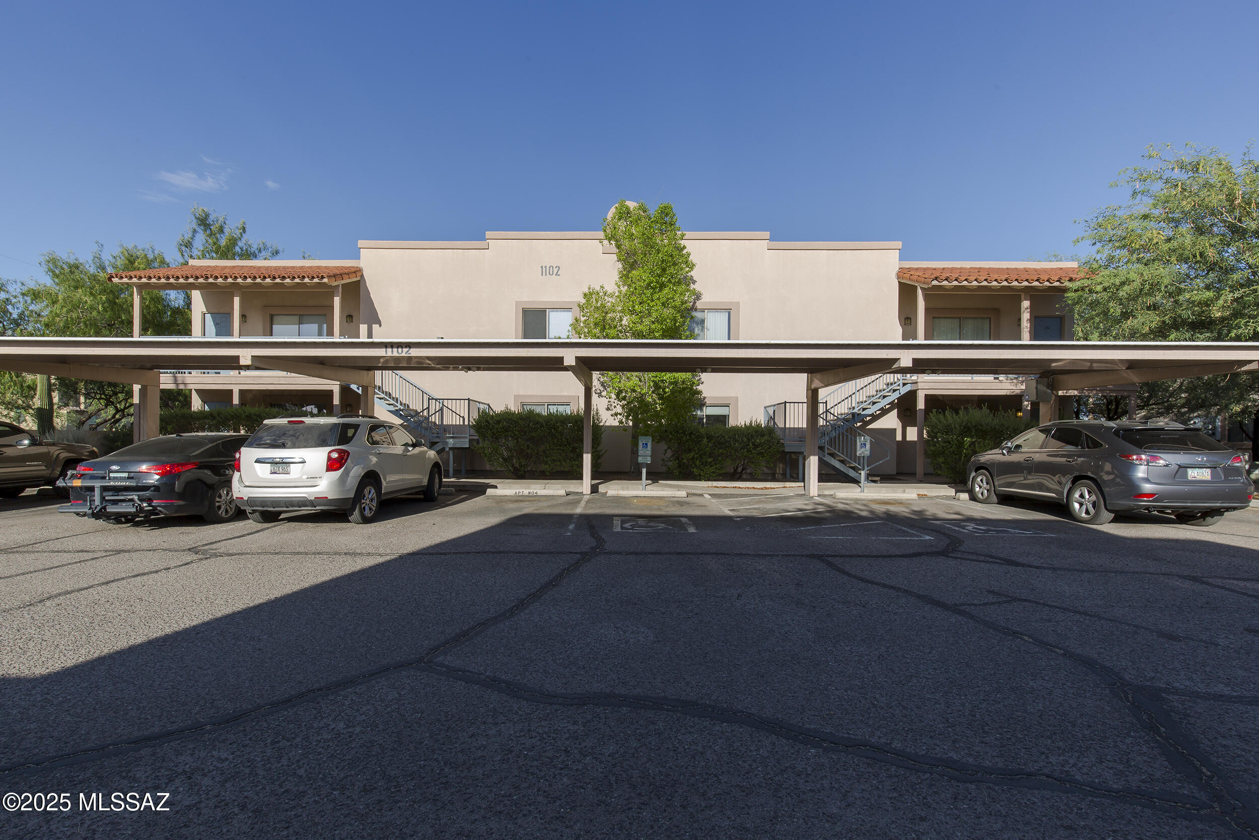 1102-1104 E Halcyon Road