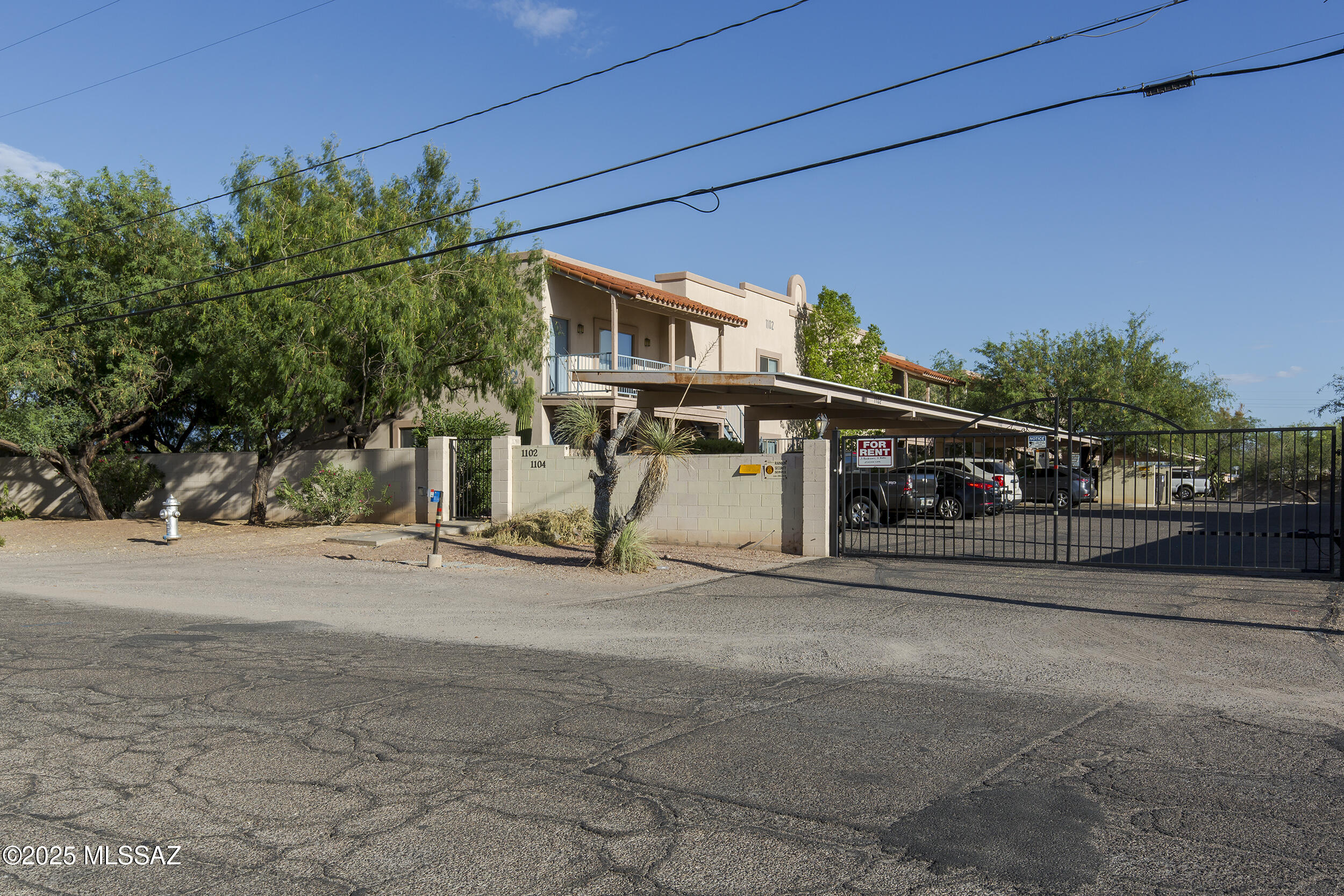 1102-1104 E Halcyon Road