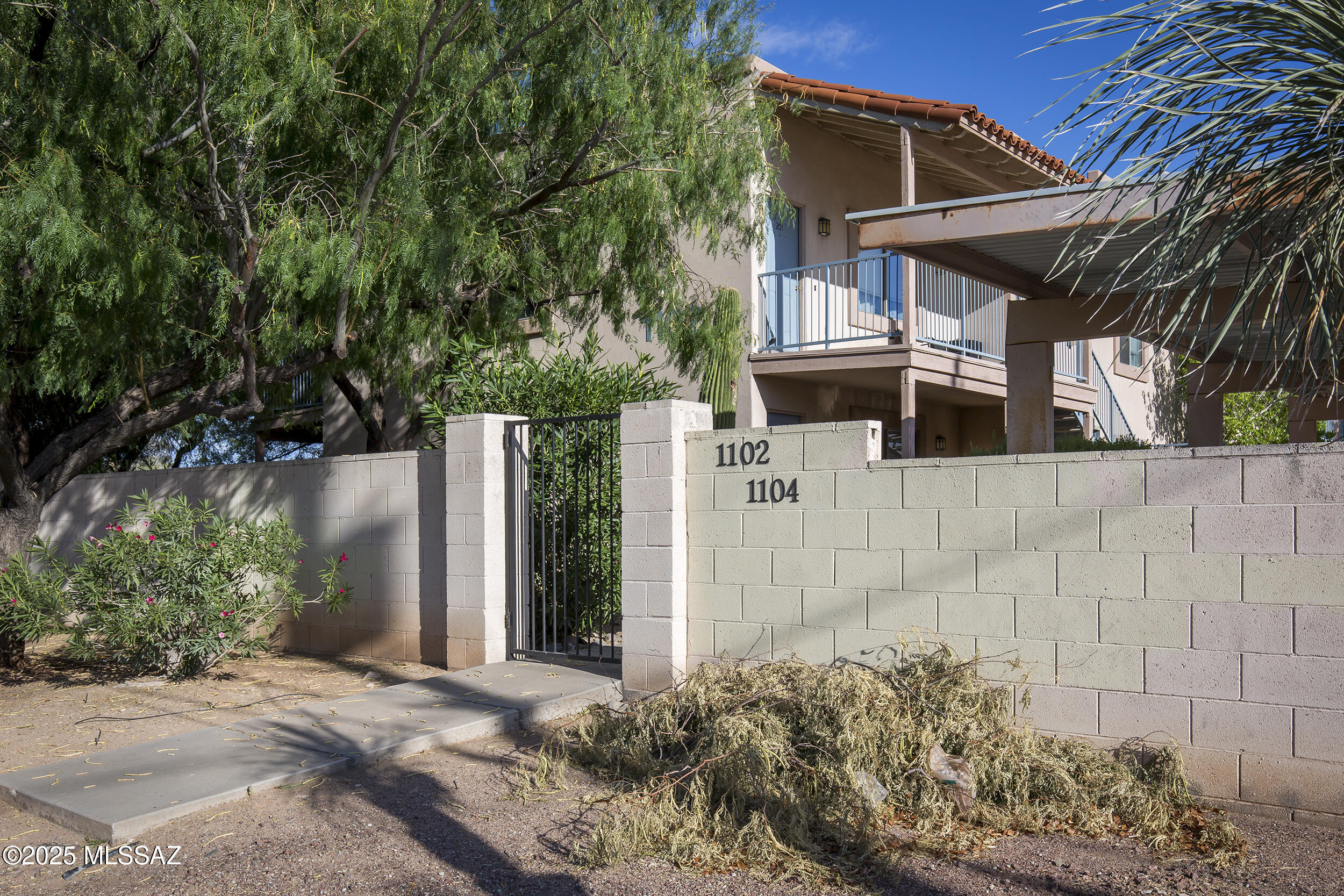 1102-1104 E Halcyon Road