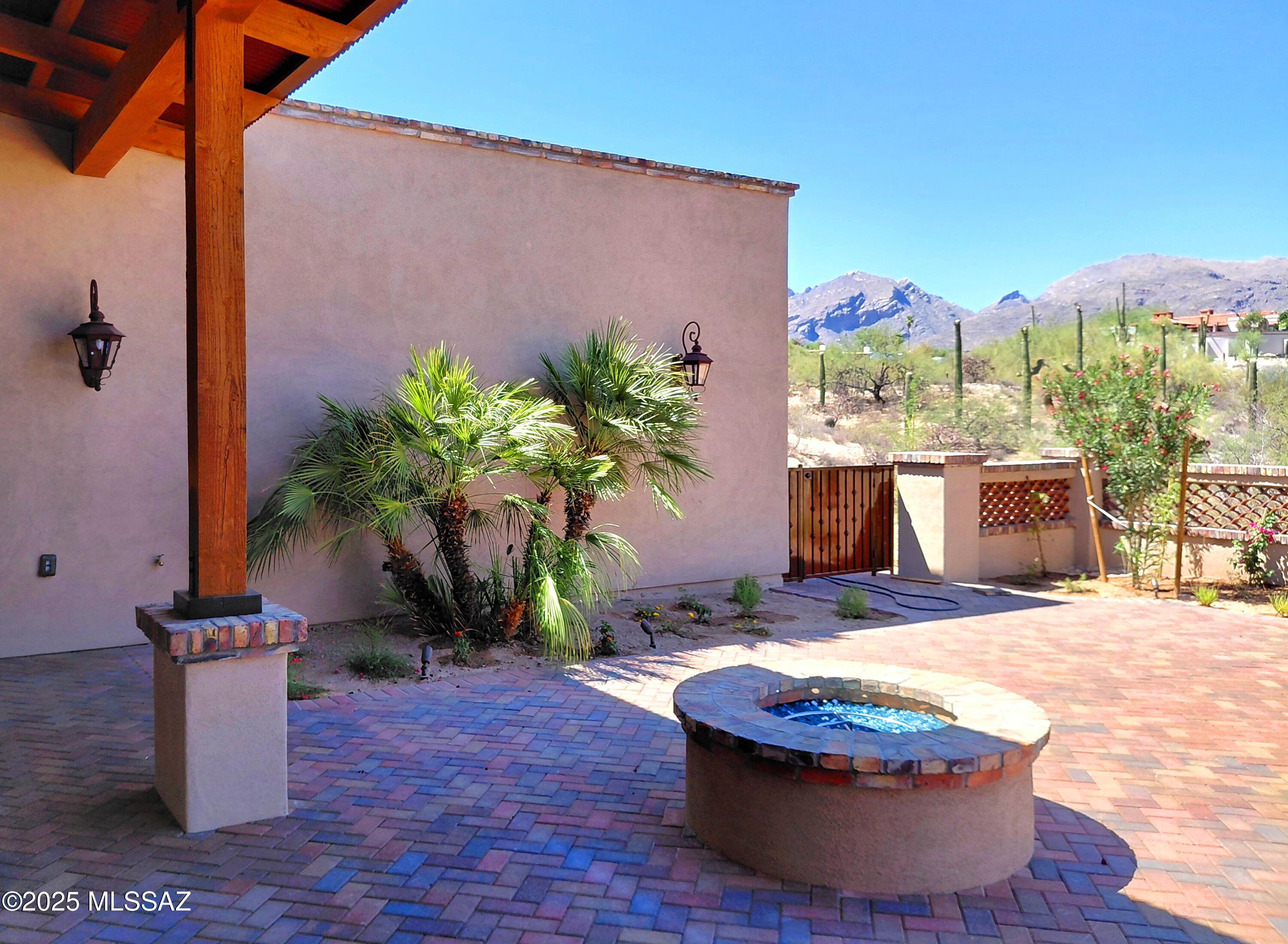 6060 N Piedra Seca